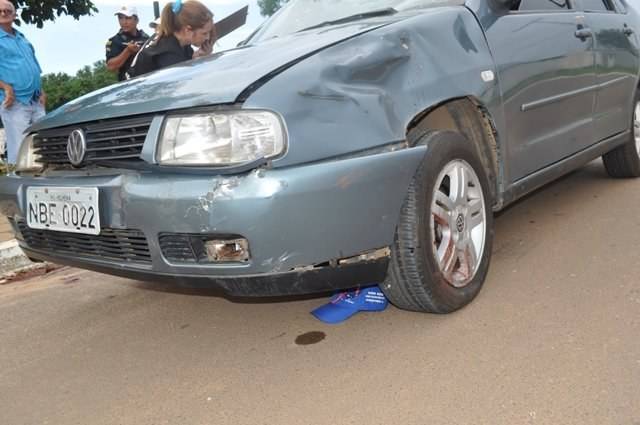 Homem morre e esposa fica ferida em batida de carro contra moto em Vilhena