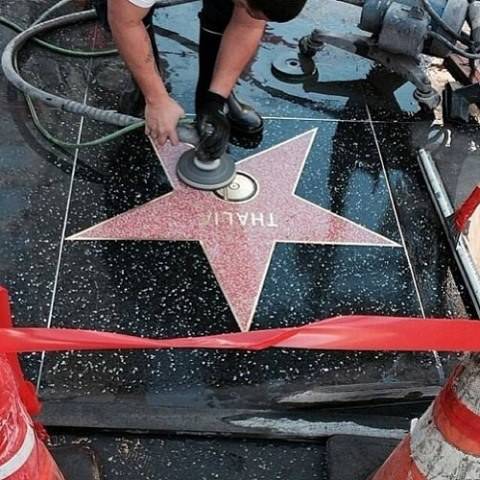 Thalia ganha estrela na Calçada da Fama de Hollywood