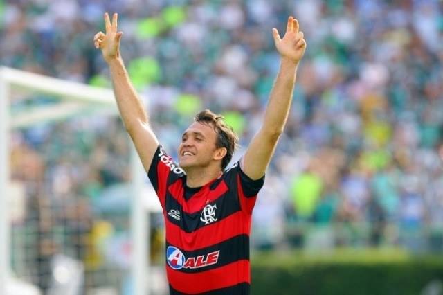 Ídolo do Flamengo e ex-lateral da seleção vão comandar time em Estado vizinho