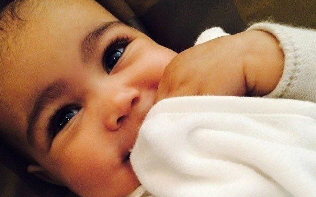 Seguidores dizem que Kim fez a sobrancelha de North West
