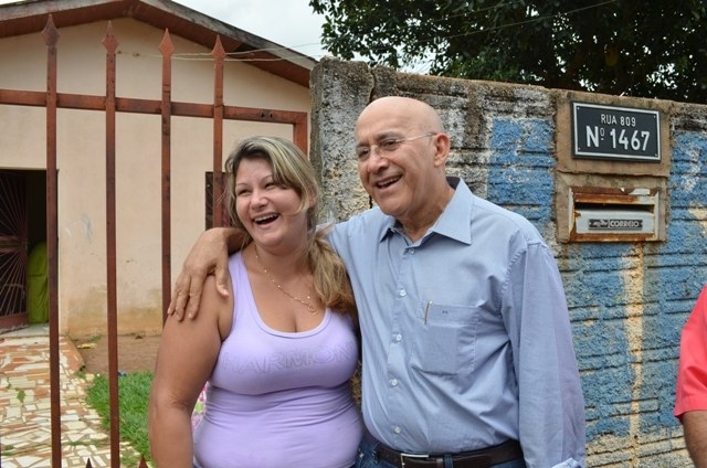 Governador inaugura asfalto, visita escola e recebe agradecimento em Vilhena