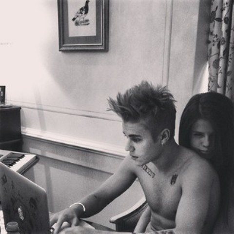 Em entrevista, Bieber revela que "All the matters" é para Selena Gomez
