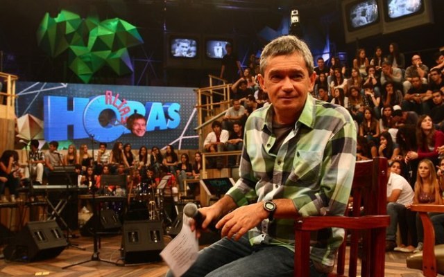 Garota tem convulsão na plateia durante gravação do "Altas Horas"