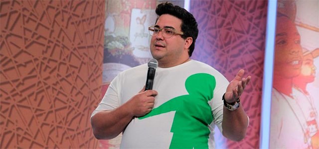 Para emagrecer, André Marques faz redução do estômago