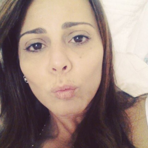 Viviane Araújo agradece apoio dos fãs após morte do pai