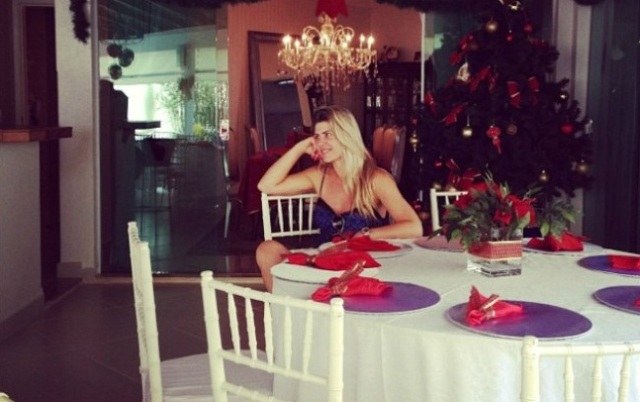 Iris Stefanelli leva cano do bufê em pleno Natal