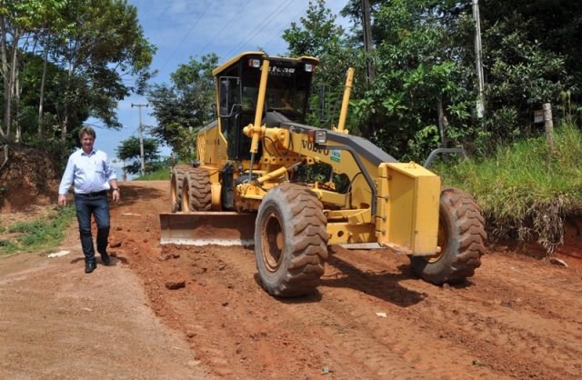 Prefeito acompanha recuperação de ruas e vicinais e cobra agilidade no serviço