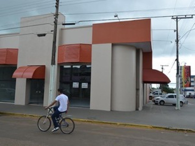 Na principal avenida de Vilhena 21 imóveis para locação continuam fechados