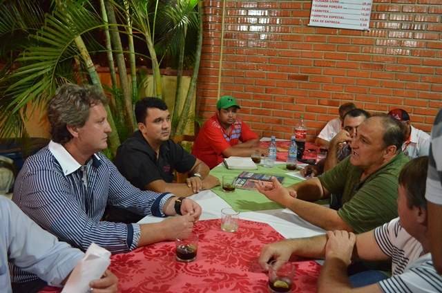 Em reunião com diretoria do VEC, prefeito garante R$ 150 mil ao Lobo do Cerrado
