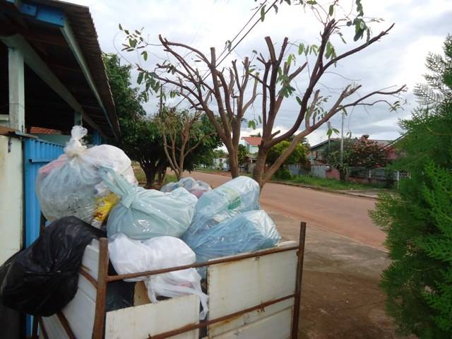 Atraso na coleta de lixo causa transtornos e irrita população em Cerejeiras