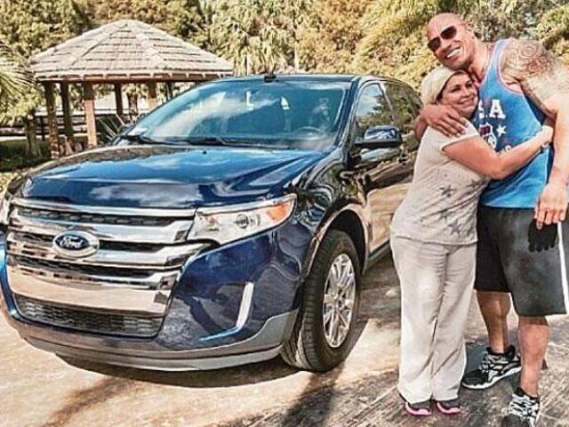 Astro de filmes de ação presenteia empregada com carro de R$ 70 mil