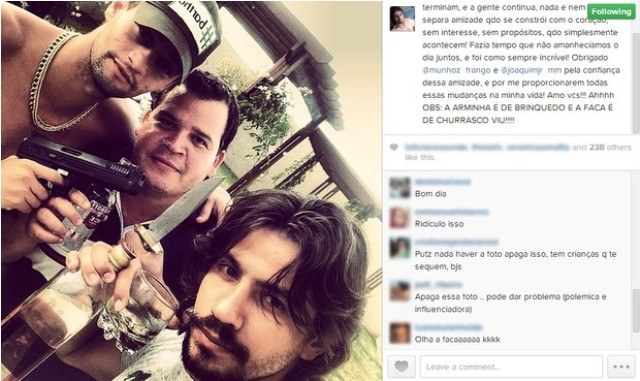 Dupla sertaneja posa com armas e bebidas e cria polêmica na internet