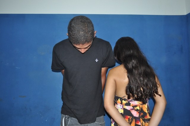 Rapaz de 18 anos e garota de 16 são flagrados com arma na periferia de Vilhena