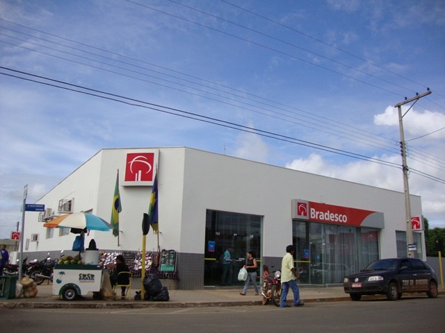 GERENTE DE BANCO É DEMITIDO E CORRENTISTAS LAMENTAM