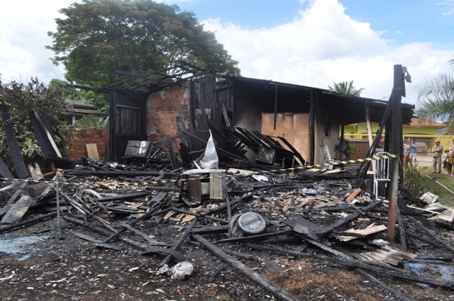 Incêndio consome casa de mulher que estava em tratamento contra câncer