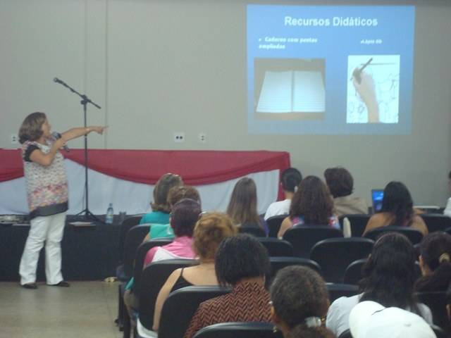 SEMINÁRIO REÚNE EDUCADORES DE 16 CIDADES EM VILHENA