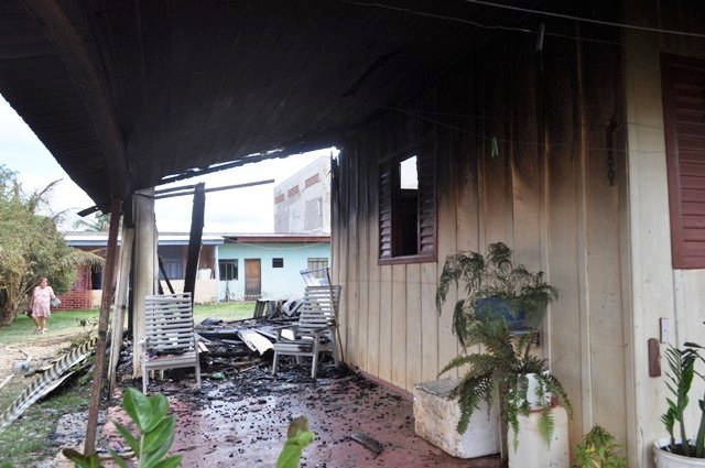 Enfrentando câncer de mama, mulher ainda não sabe da destruição de sua casa
