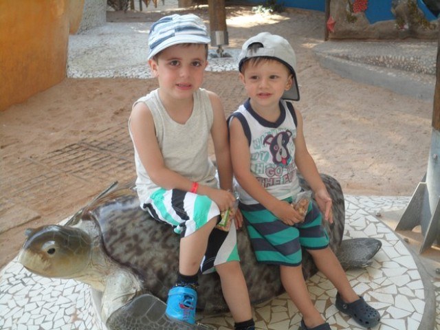 PEQUENOS HERÓIS