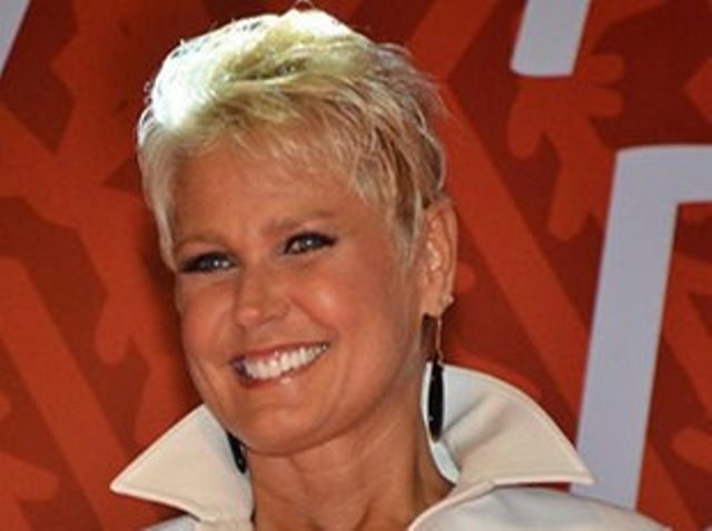 Xuxa desabafa na web e suplica por ajuda: "Peçam a Deus para minha mãe melhorar"