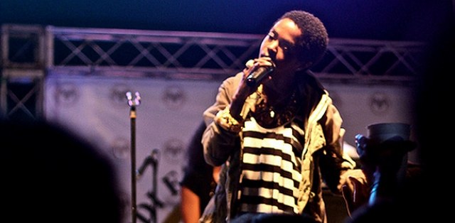 Lauryn Hill divulga vídeos de show em liberdade recém-conquistada
