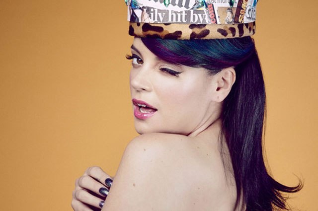Lily Allen sobre retorno: "Ficar com dois bebês que não falam era entediante"