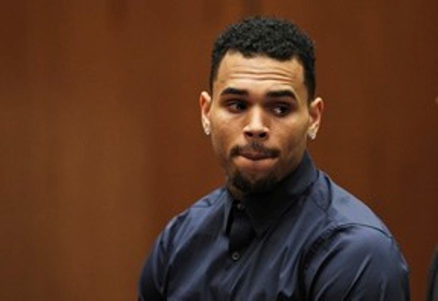Chris Brown evita ir para prisão e continuará na reabiltação, diz revista