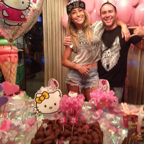 Sabrina Sato ganha festa de aniversário surpresa