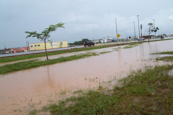 CHUVA EM VILHENA: ÁREA FICA ALAGADA