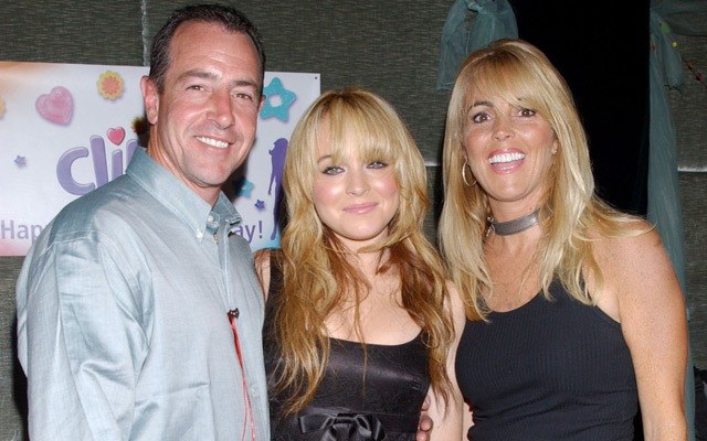 Pais de Lindsay Lohan brigam por direitos de publicar podres da filha