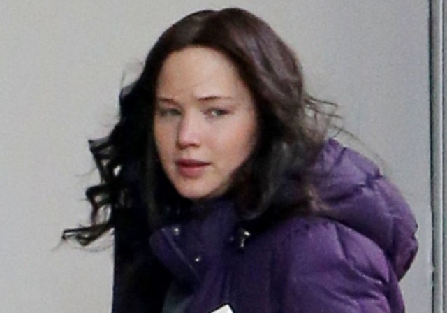 De peruca, Jennifer Lawrence volta a filmar “Jogos Vorazes: A Esperança”