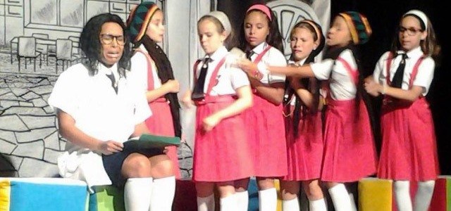 Ex-BBB Sol estreia (pasmem) como protagonista de musical infantil