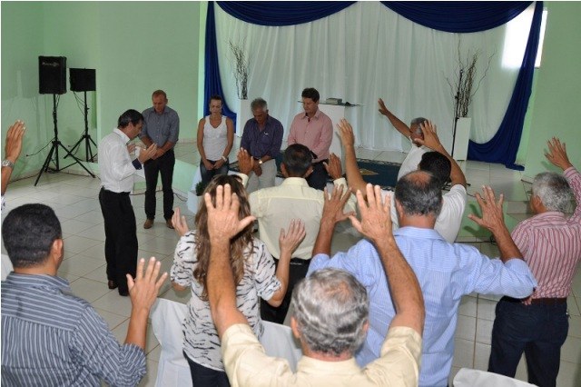 Em Vilhena, pastores evangélicos se reúnem para abençoar prefeito e vereadores