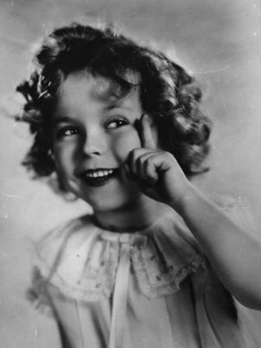 Shirley Temple, garota prodígio de Hollywood, morre aos 85 anos