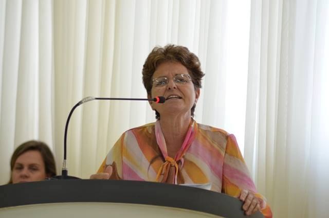 Vereadora apresenta projeto para acabar com uso eleitoreiro de obras públicas