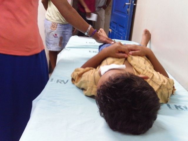 MENINO DE 6 ANOS É APEDREJADO POR ADOLESCENTE