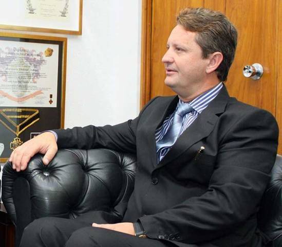 Denúncia de vereadora faz TCE aplicar multa de R$ 5 mil ao prefeito Zé Rover