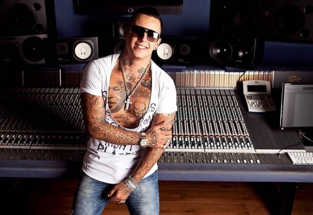 Famoso por gastar R$ 1 milhão em festa, Rei do Camarote grava CD
