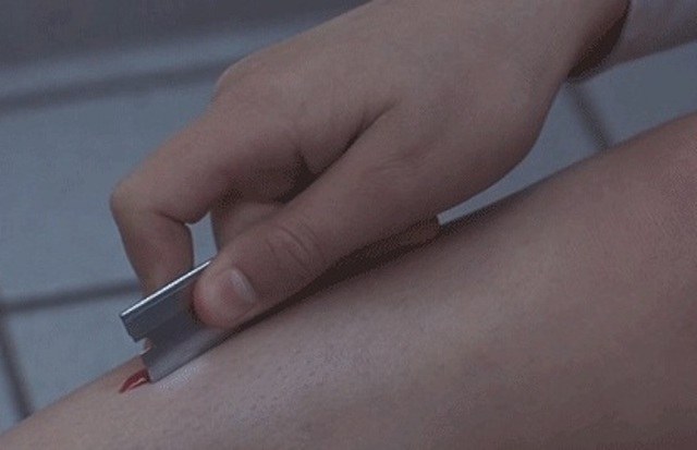 Usando lâmina, rapaz de 24 anos tenta se matar pela terceira vez em Colorado