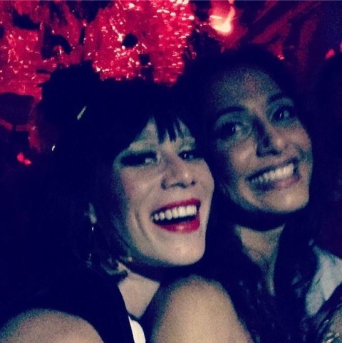 Mariana Ximenes e Camila Pitanga curtem baile de carnaval juntas