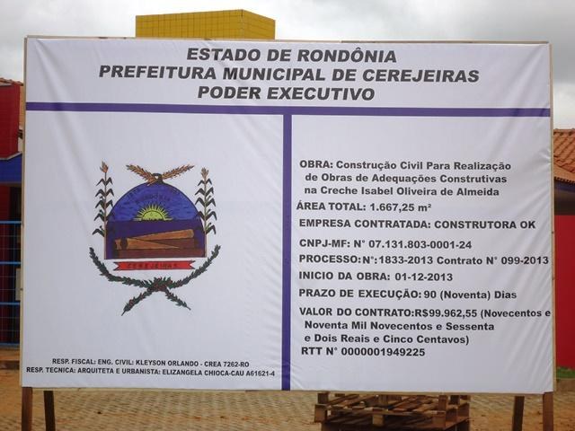 Prefeitura de Cerejeiras troca placa com valor de obra que intrigava população