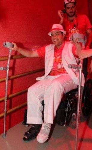 Com o pé imobilizado, Tiago Abravanel diz: "Não vou deixar de pular o carnaval"