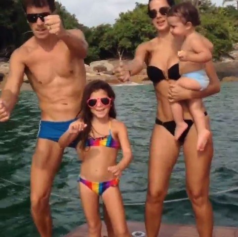 Lepo lepo! Rodrigo Faro Vera Viel e filhos dançam hit baiano em barco