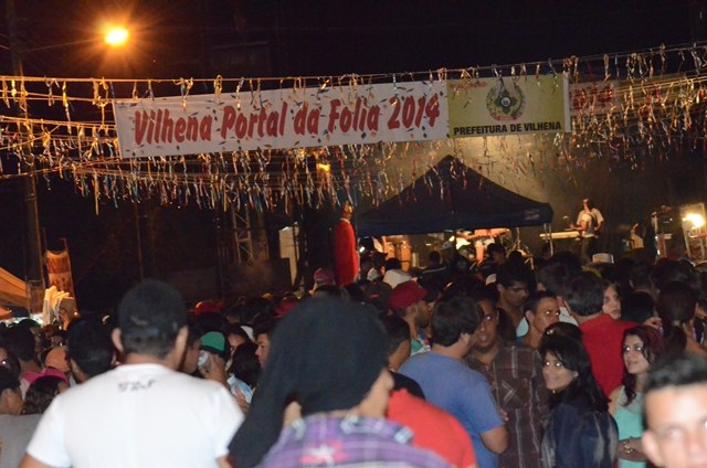  Mais de 3 mil pessoas foram a praça para a penúltima noite de carnaval