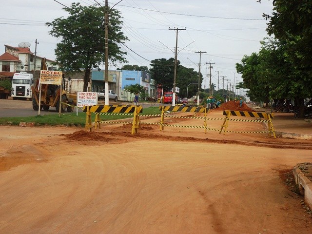 Prefeito de Cerejeiras tem “azar” com empresas que executam obras na cidade
