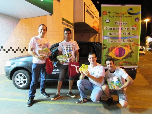 Villhena: voluntários distribuíram camisinhas e gel lubrificante no Carnaval 