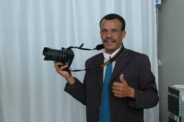 Fotógrafo volta a denunciar nepotismo: filha de secretários lotada na Câmara