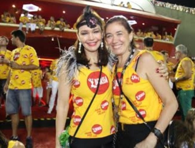 Julia Lemmertz surta e dá piti com fotógrafo