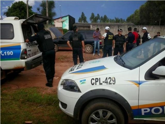 Motoqueiro em fuga espetacular é detido por PMs após invadir quintal em Vilhena