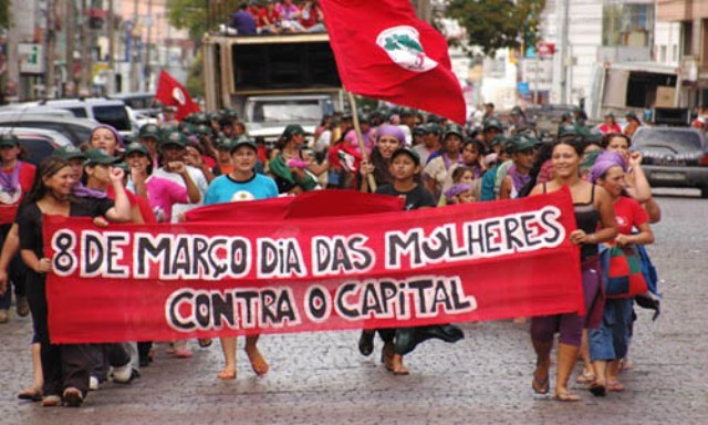 Mulheres da Via Campesina fazem manifestação em Vilhena neste sábado