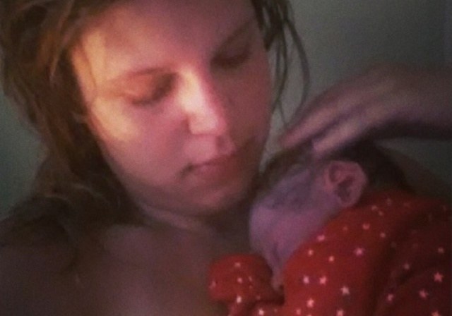 Carolinie Figueiredo dá a luz em parto humanizado ao seu segundo filho